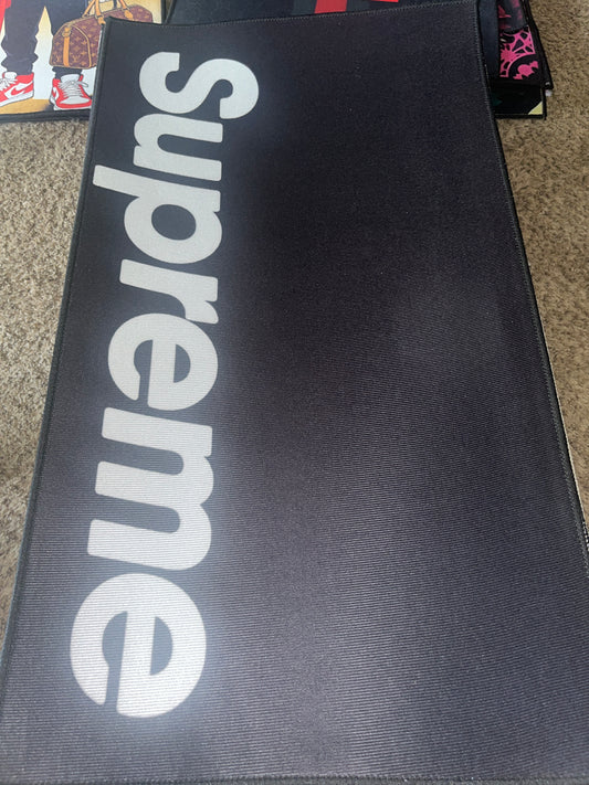 Supreme rug